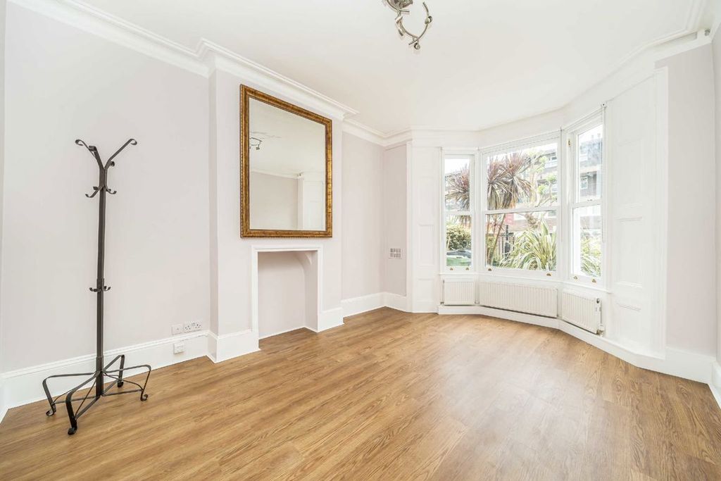Property photo 2 of 8