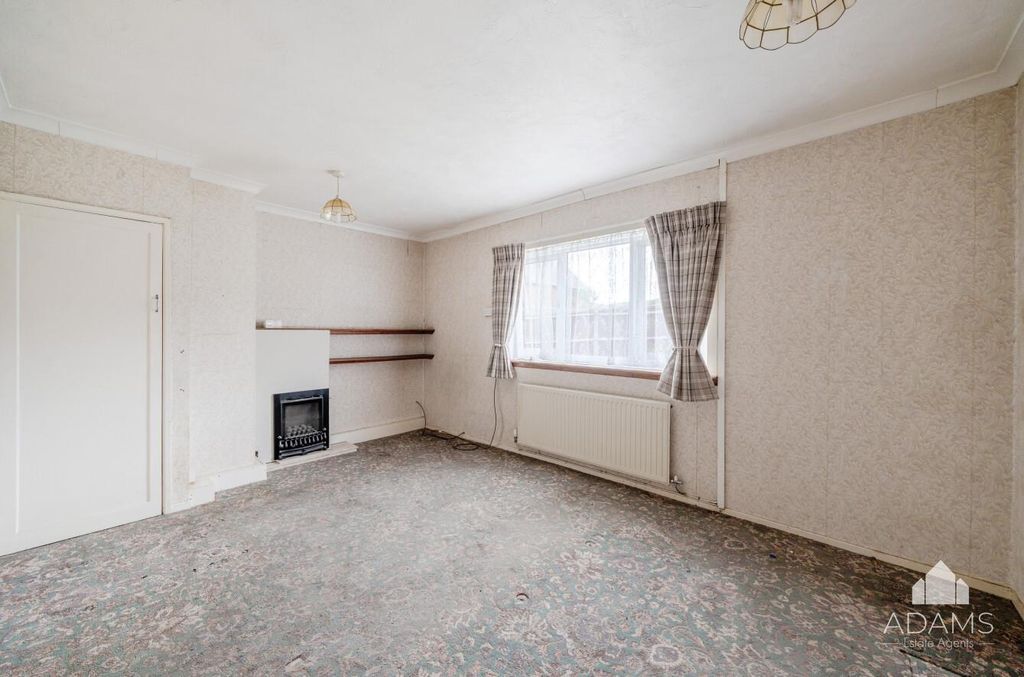 Property photo 3 of 17 Sitting Room