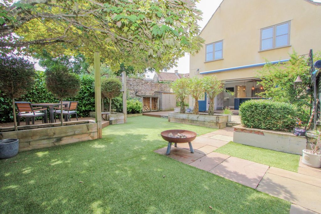 Property photo 1 of 37