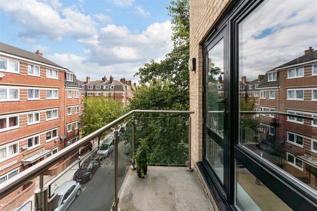 Property photo 3 of 23 Digby Street, E2