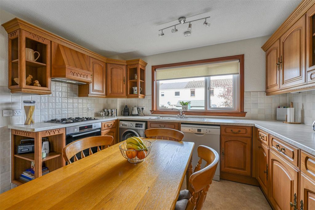 Property photo 3 of 10 Kitchen/ Diner