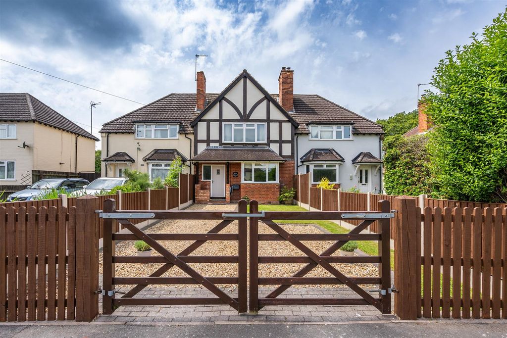Property photo 2 of 15 19 Aspley Heath Lane_7.Jpg