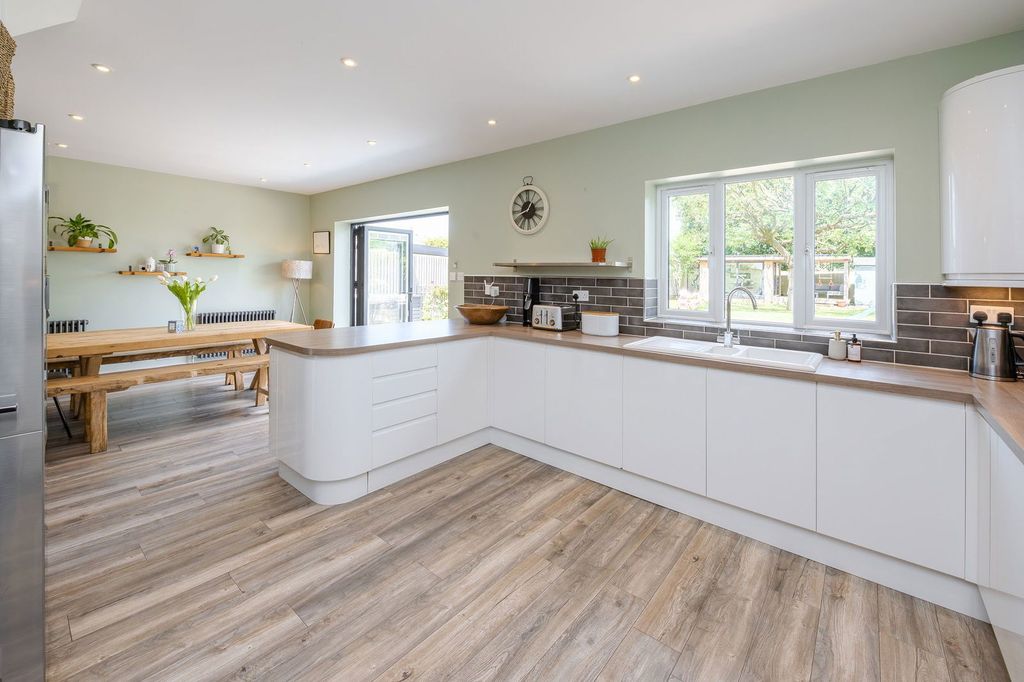 Property photo 3 of 38