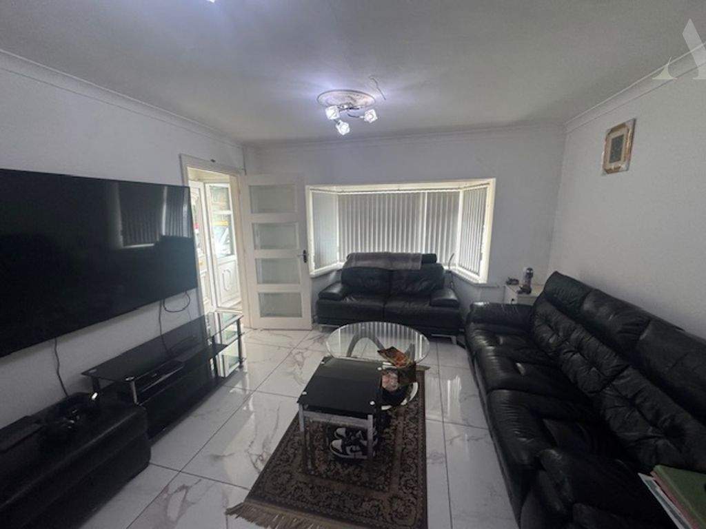 Property photo 2 of 11 312 Cotterills Lane Lounge.Jpeg