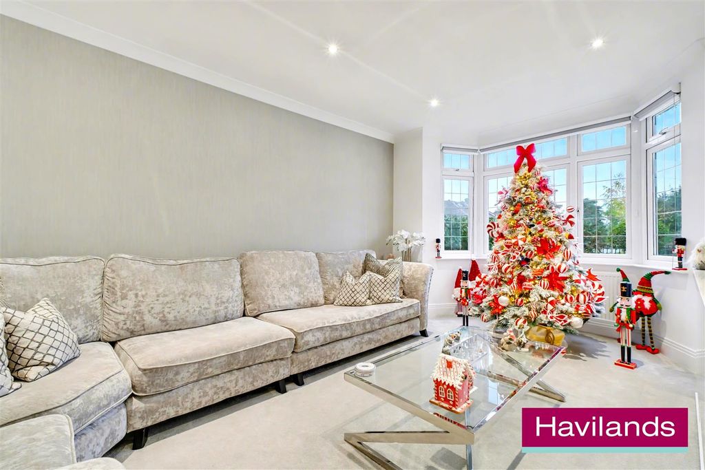 Property photo 3 of 22 Cranleigh Gardens N21 1Dr-13.Jpg