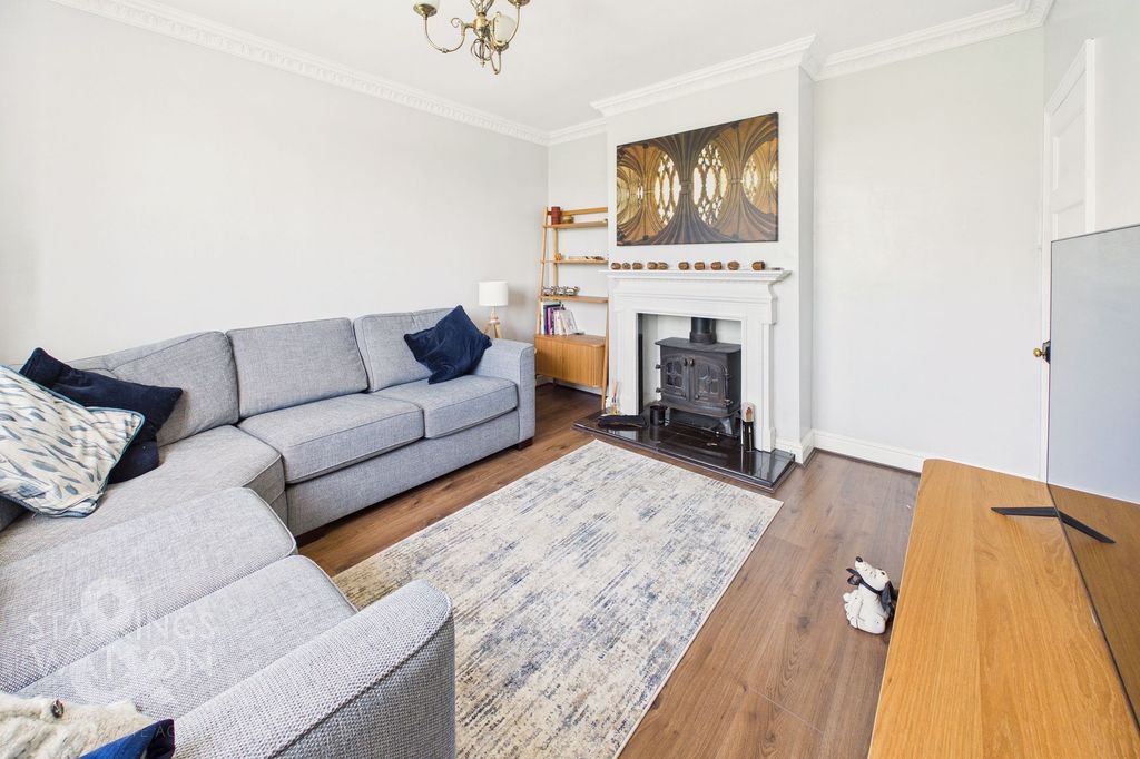 Property photo 2 of 31