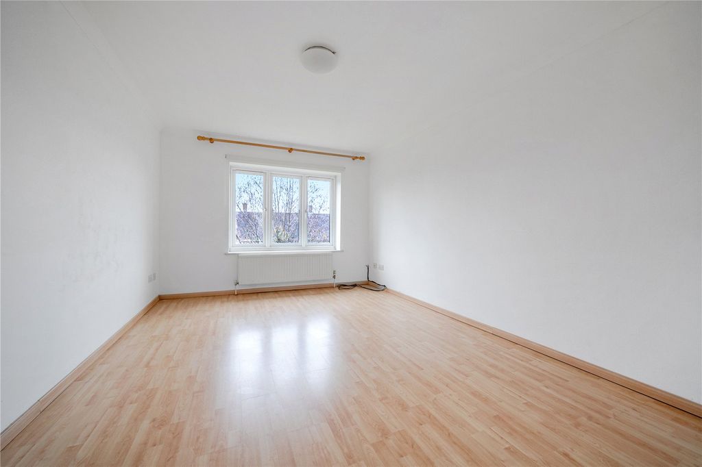 Property photo 3 of 27 Picture No. 14