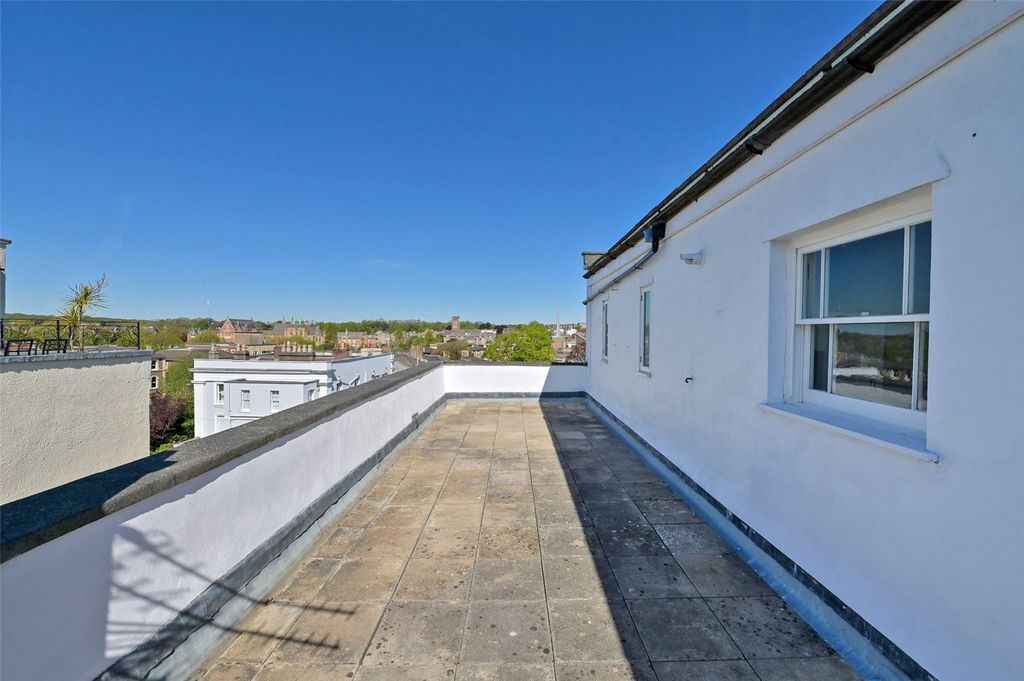 Property photo 2 of 9 Terrace