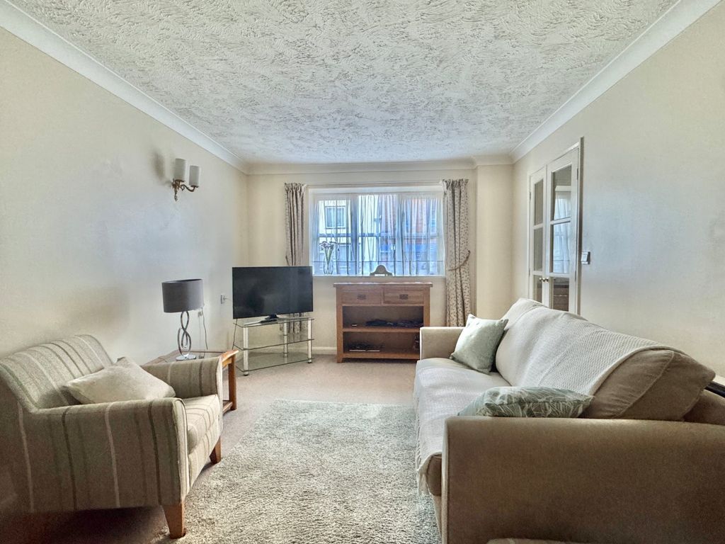 Property photo 2 of 10 Living Room