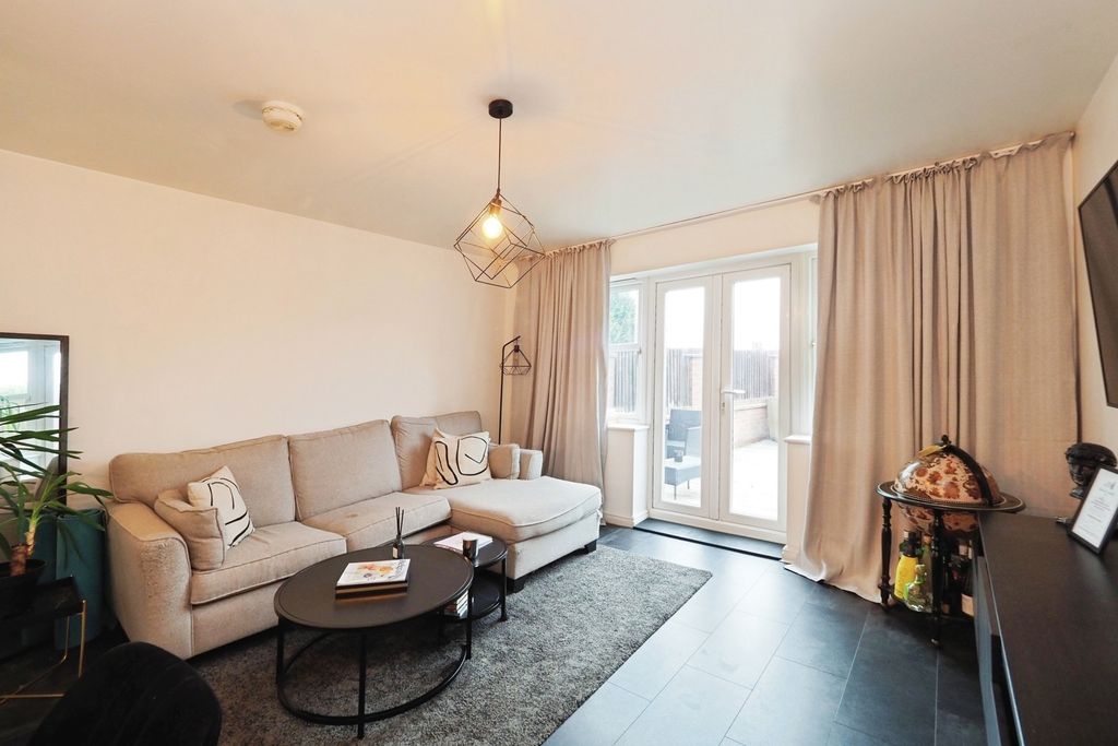 Property photo 3 of 17 Lounge/Diner