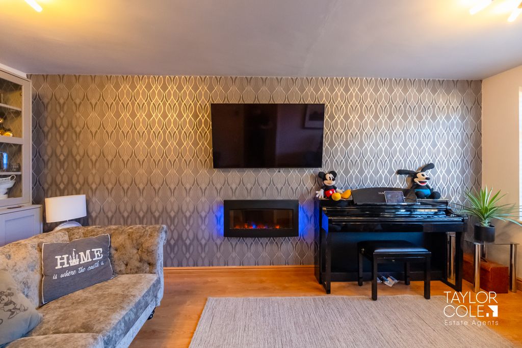 Property photo 3 of 33