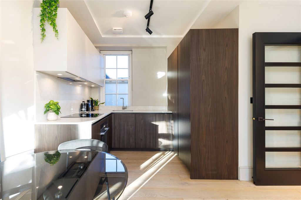 Property photo 3 of 8 Kitchen