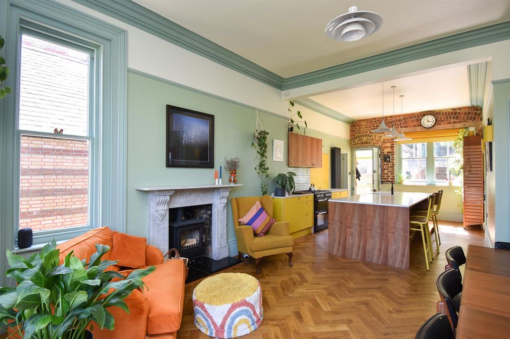 Property photo 3 of 40 Open Plan Kitchen