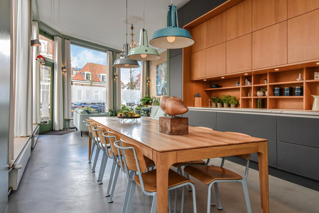 Property photo 3 of 82