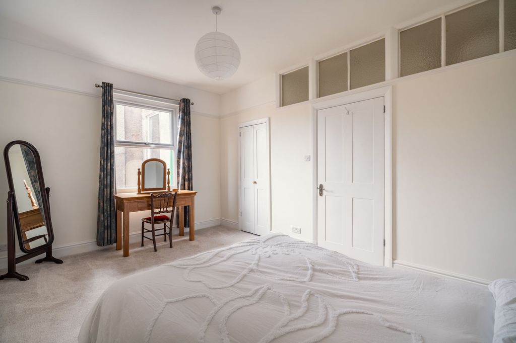 Additional image 6 of 3 bed flat for saleYork Road, Deganwy LL31