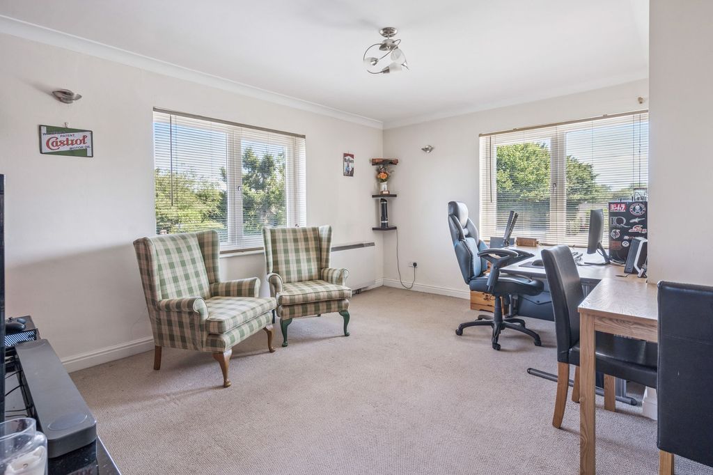 Property photo 2 of 23 Photo 31