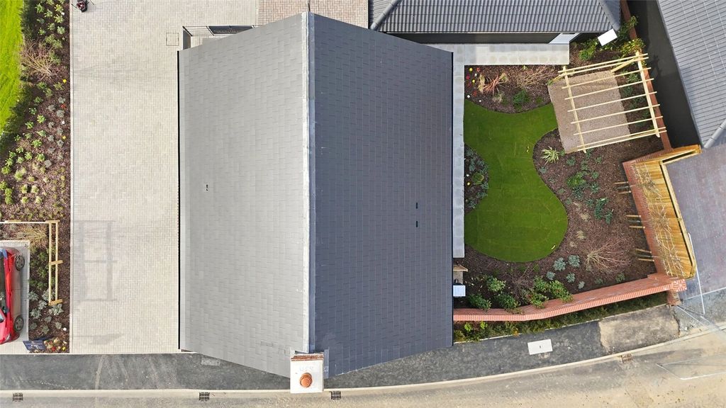 Property photo 2 of 18 External