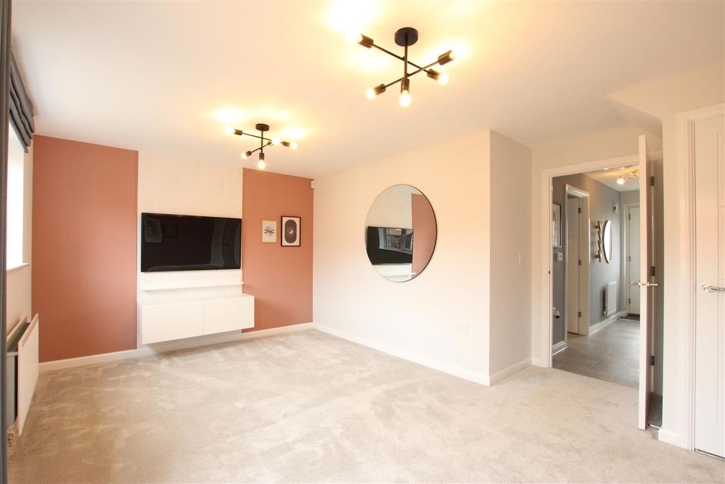 Property photo 2 of 13 Lounge