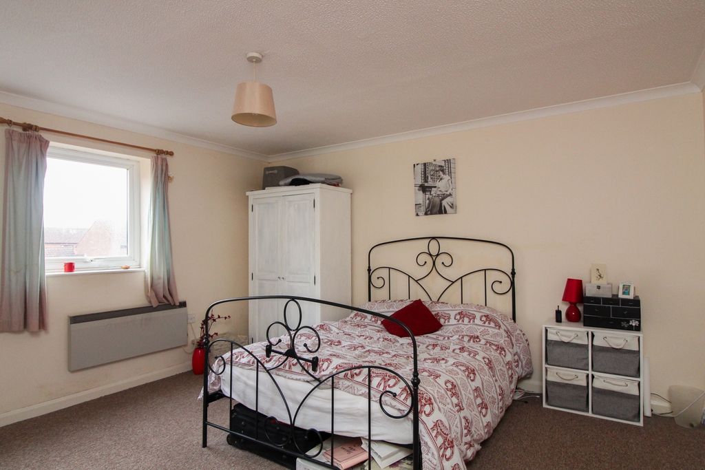 Property photo 3 of 14 Image00014