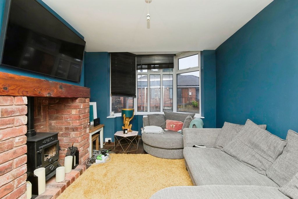 Property photo 3 of 17 Lounge.Jpg