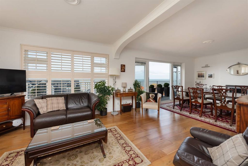 Property photo 3 of 39