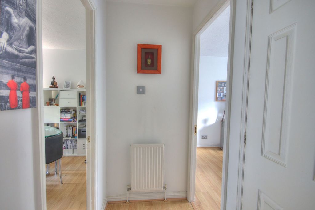 Property photo 3 of 12 Liv_Bed