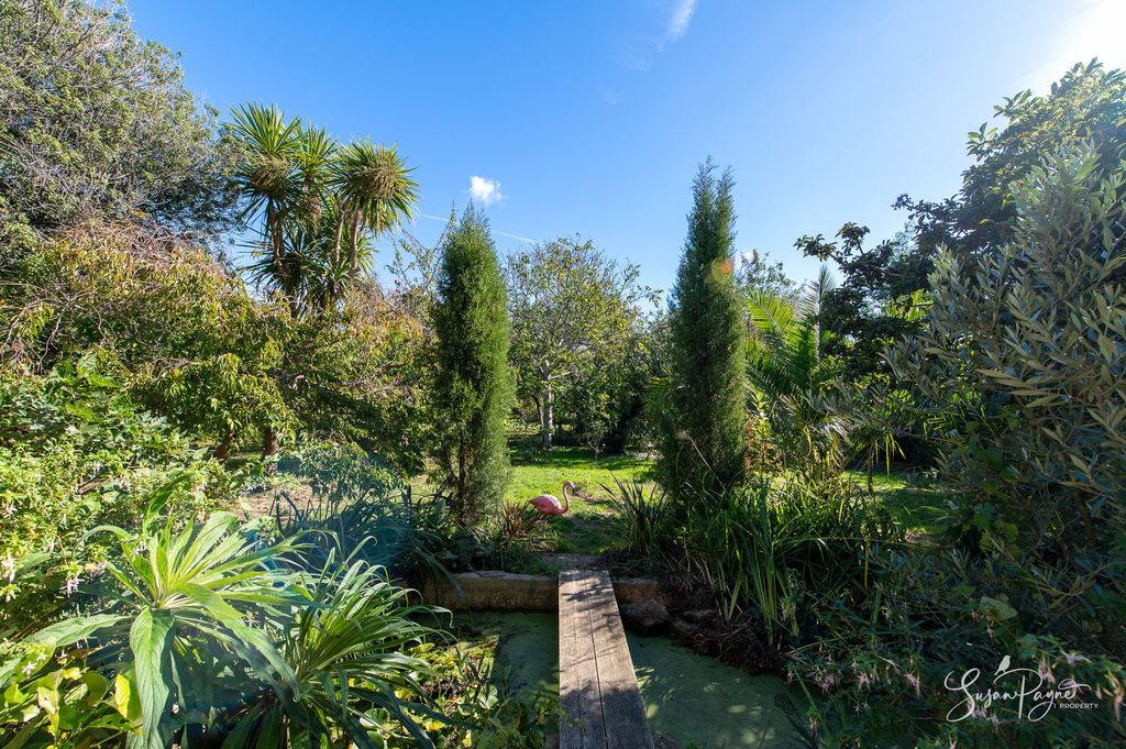 Property photo 2 of 44 Garden