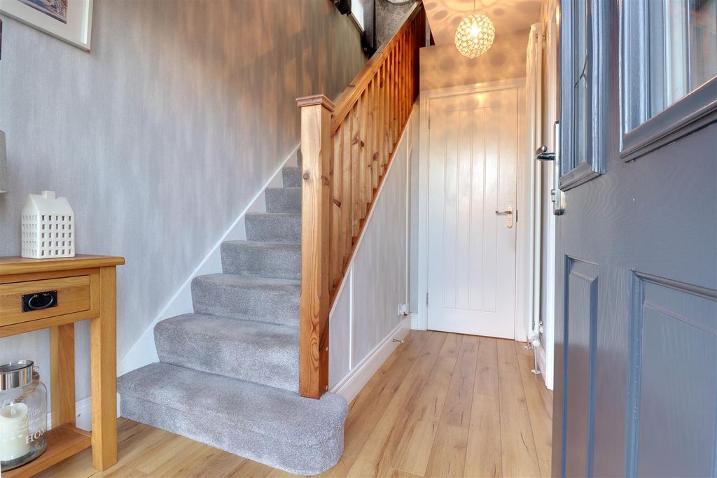 Property photo 2 of 25 Entrance Hall