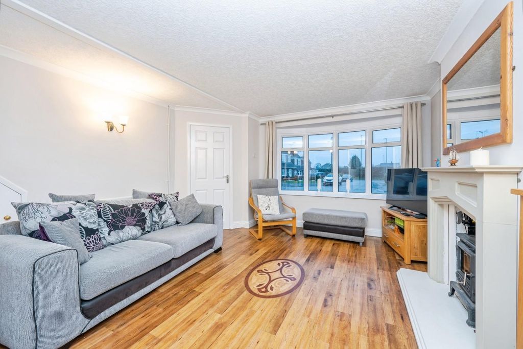 Property photo 3 of 23 46Watkissdrive-12.Jpg