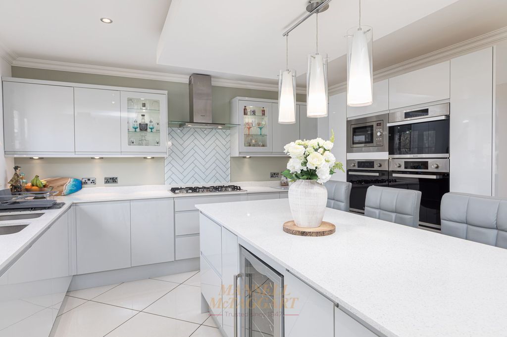 Property photo 2 of 33