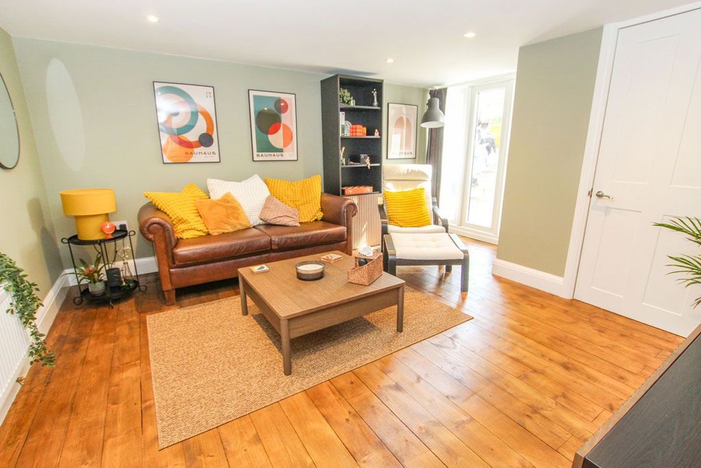 Property photo 3 of 21