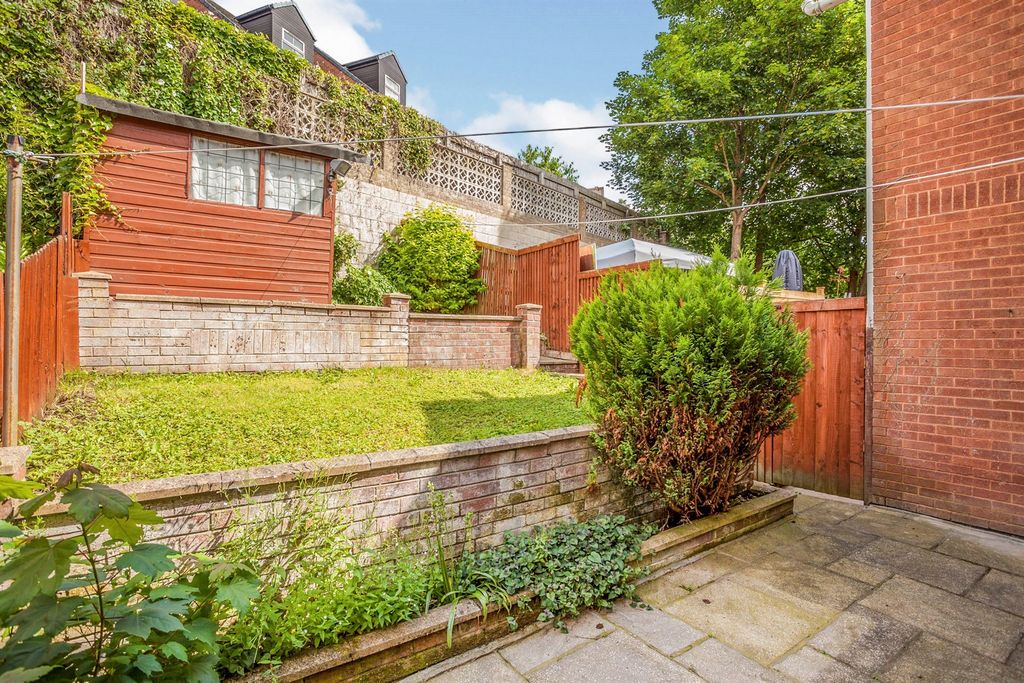 Property photo 2 of 13 Image