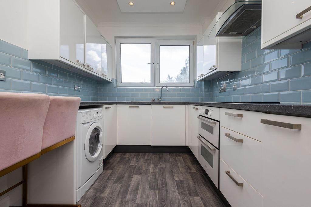Property photo 3 of 15 R6M_2562