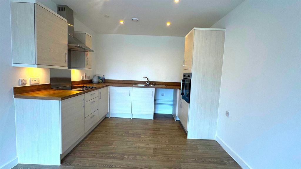 Property photo 3 of 18 Kitchen (2).Jpg