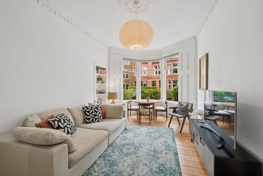 Property photo 3 of 15 Lounge/ Dining Area