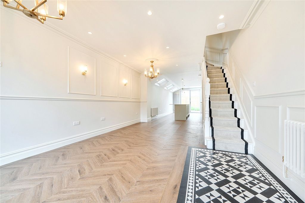 Property photo 2 of 17 Picture No. 11