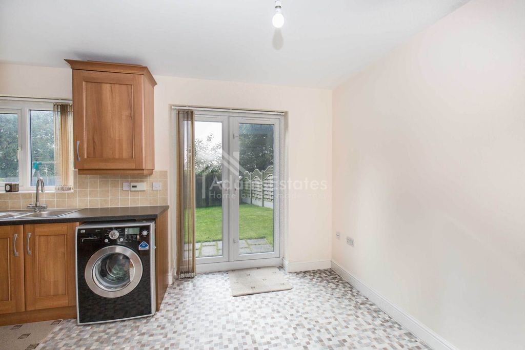Additional image 4 of 4 bed semi-detached house for saleHighfield Court, Batley WF17