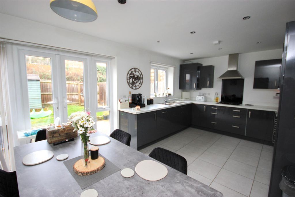 Property photo 2 of 10 Kitchen 1.Jpg