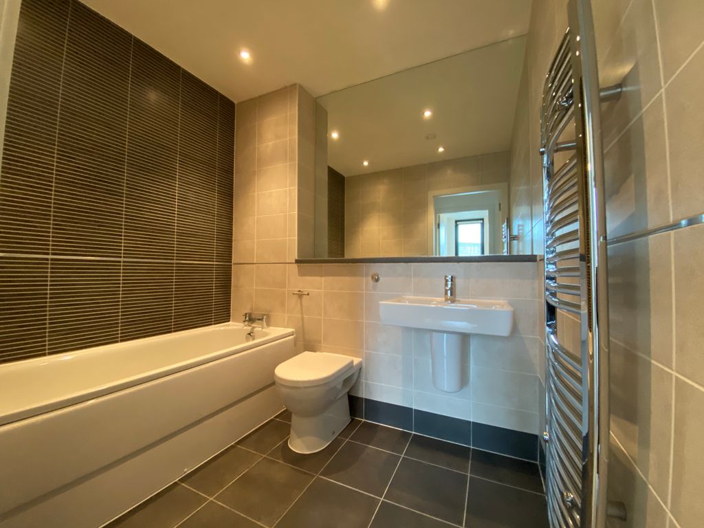 Property photo 1 of 11 Family Bathroom
