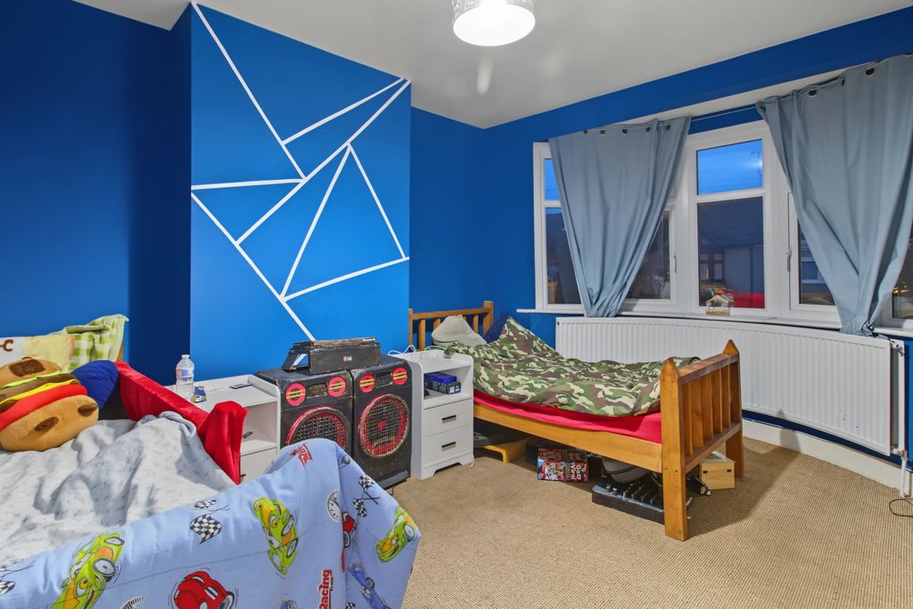 Property photo 2 of 18