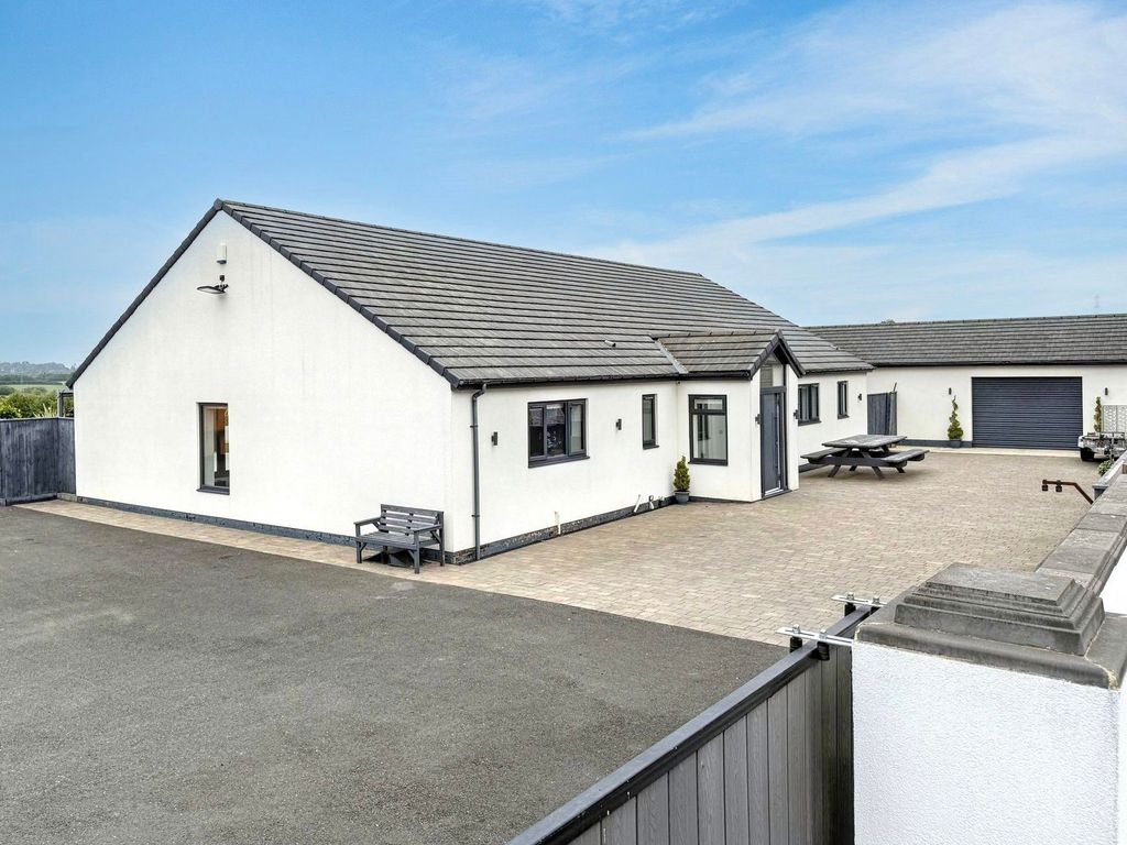 Property photo 3 of 54