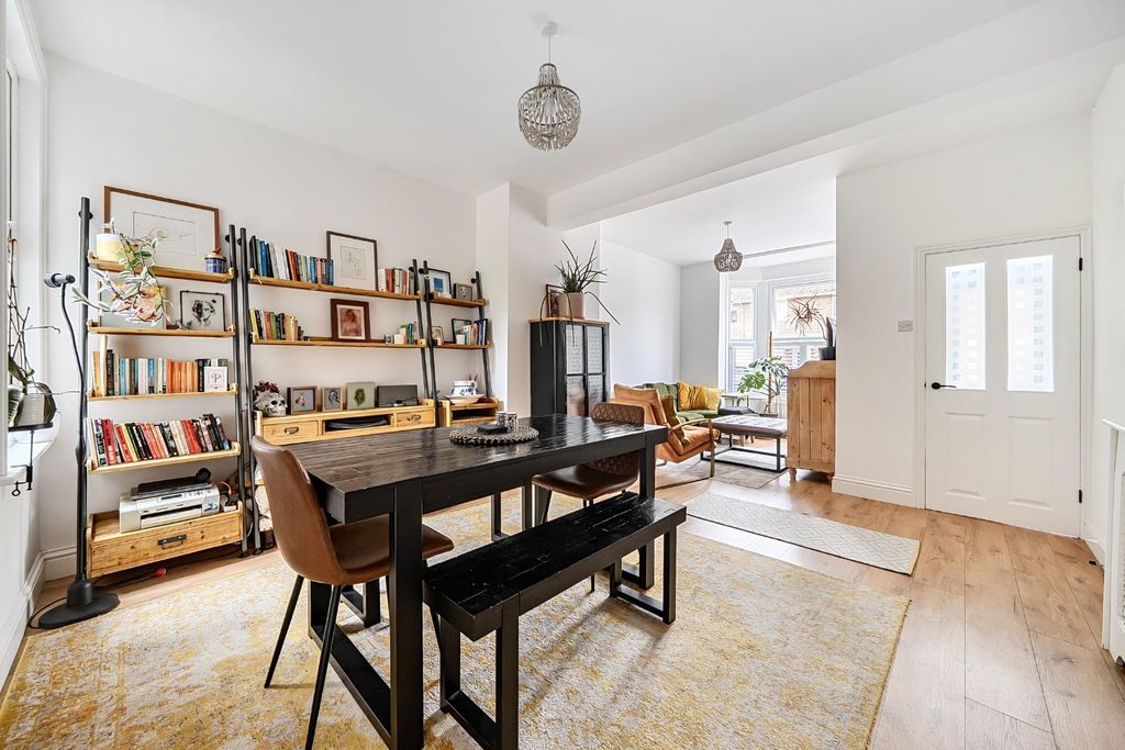 Property photo 2 of 15 1494361-10-6A5F8E2Da6Ac4.Jpg