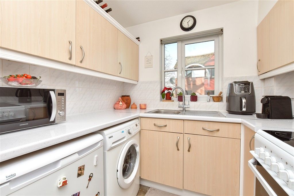 Property photo 3 of 7 Kitchen