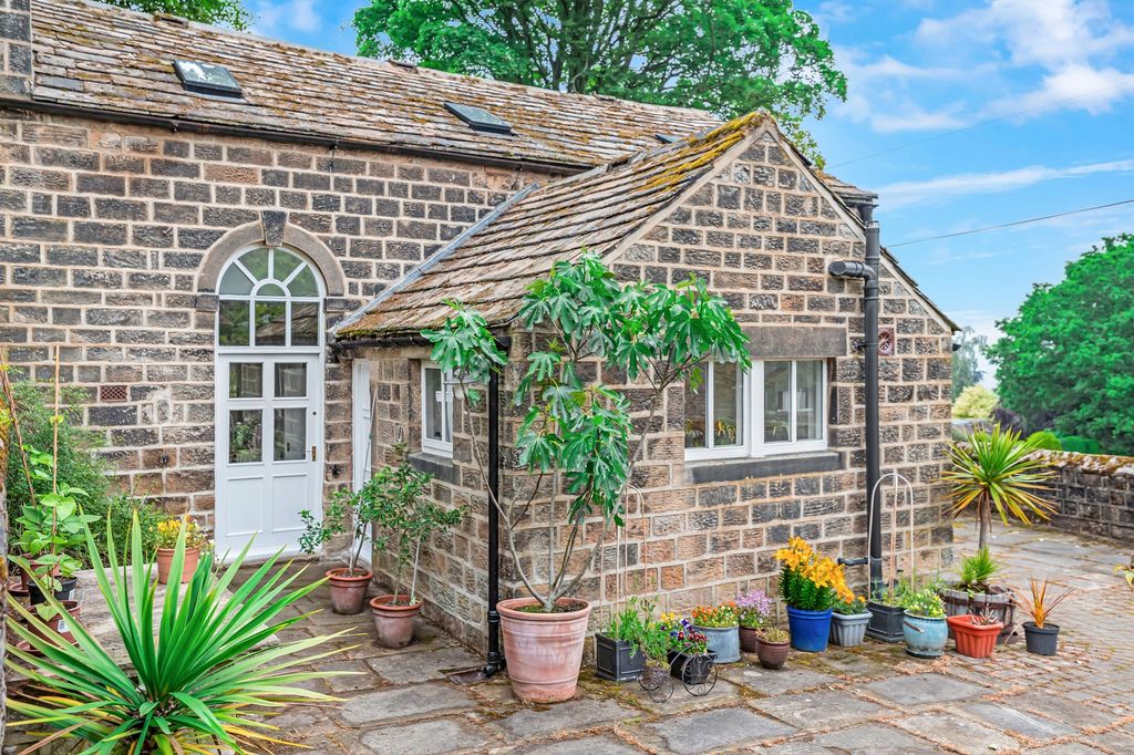 Property photo 2 of 25