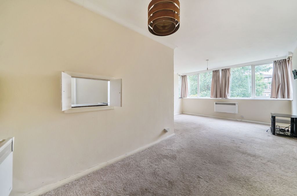 Property photo 2 of 13 1310704-4-684Aa24...