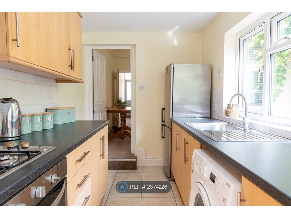 Property photo 3 of 9 Kitchen
