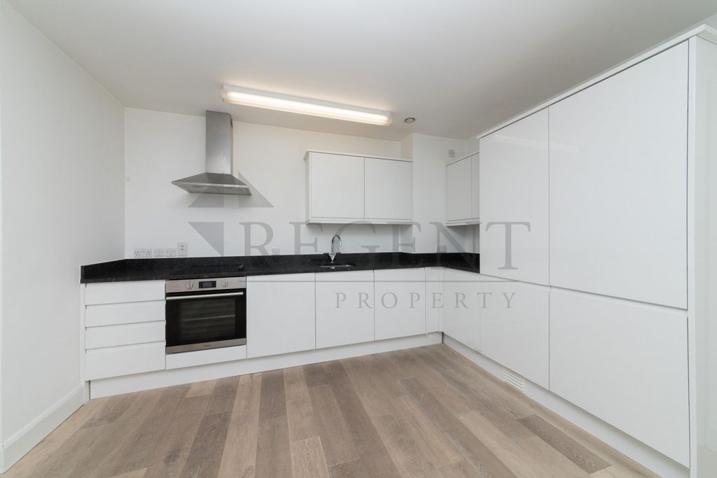 Property photo 2 of 9 Kitchen