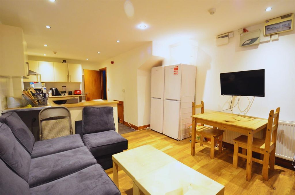 Property photo 2 of 11 E5F7Eb4d-0B4B-4455-B1Be-F0A8B6B19Bf3.Jpg