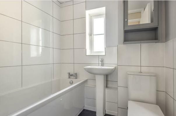 Property photo 3 of 10 Bathroom