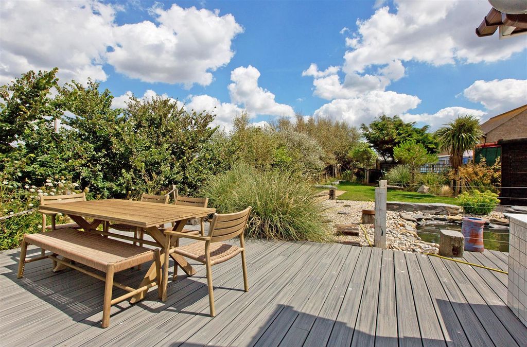 Property photo 1 of 17 Outside